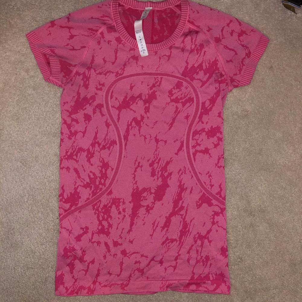 Lululemon workout tee